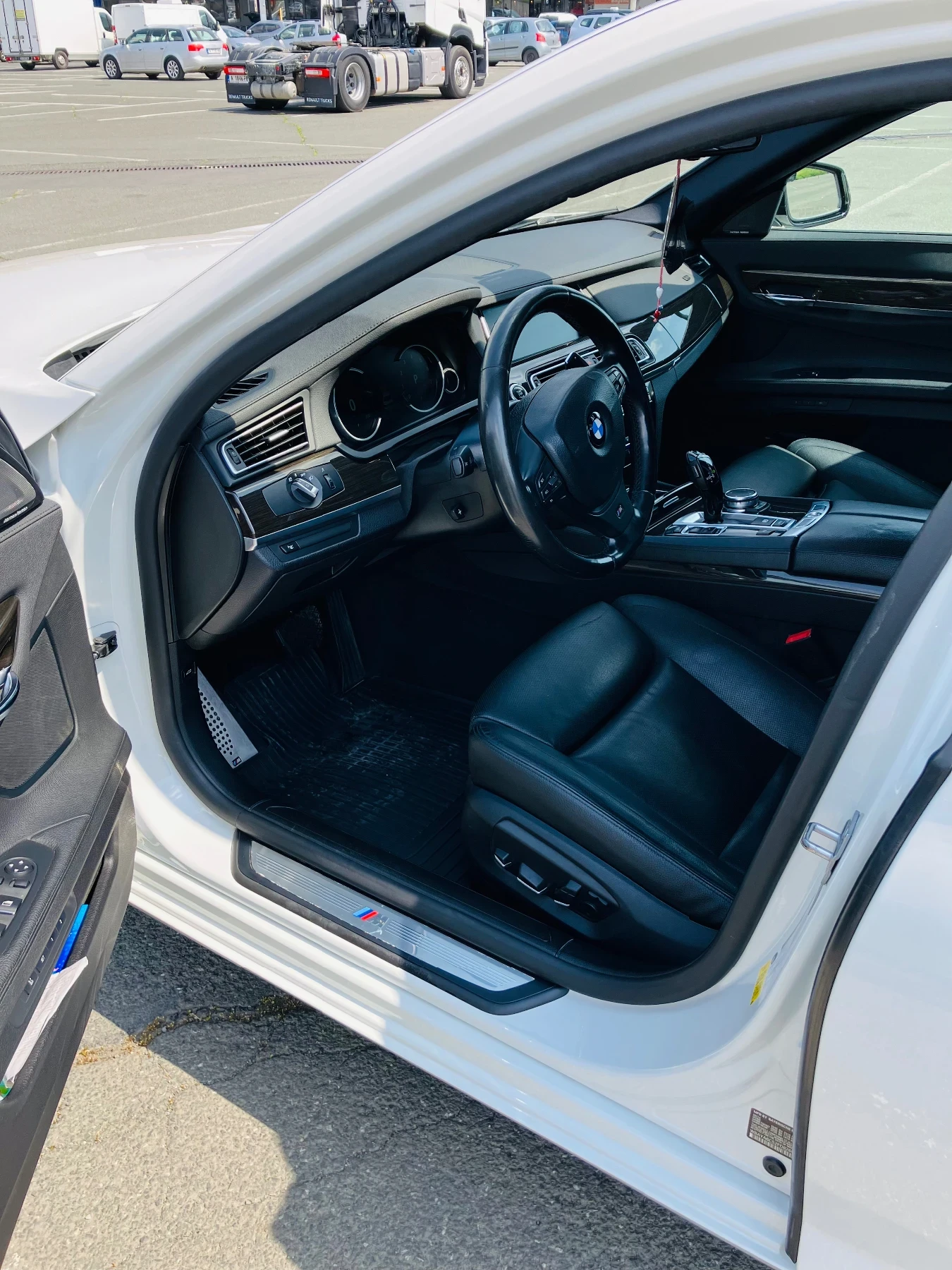 BMW 740 М Пакет, снимка 13 - Автомобили и джипове - 54480995