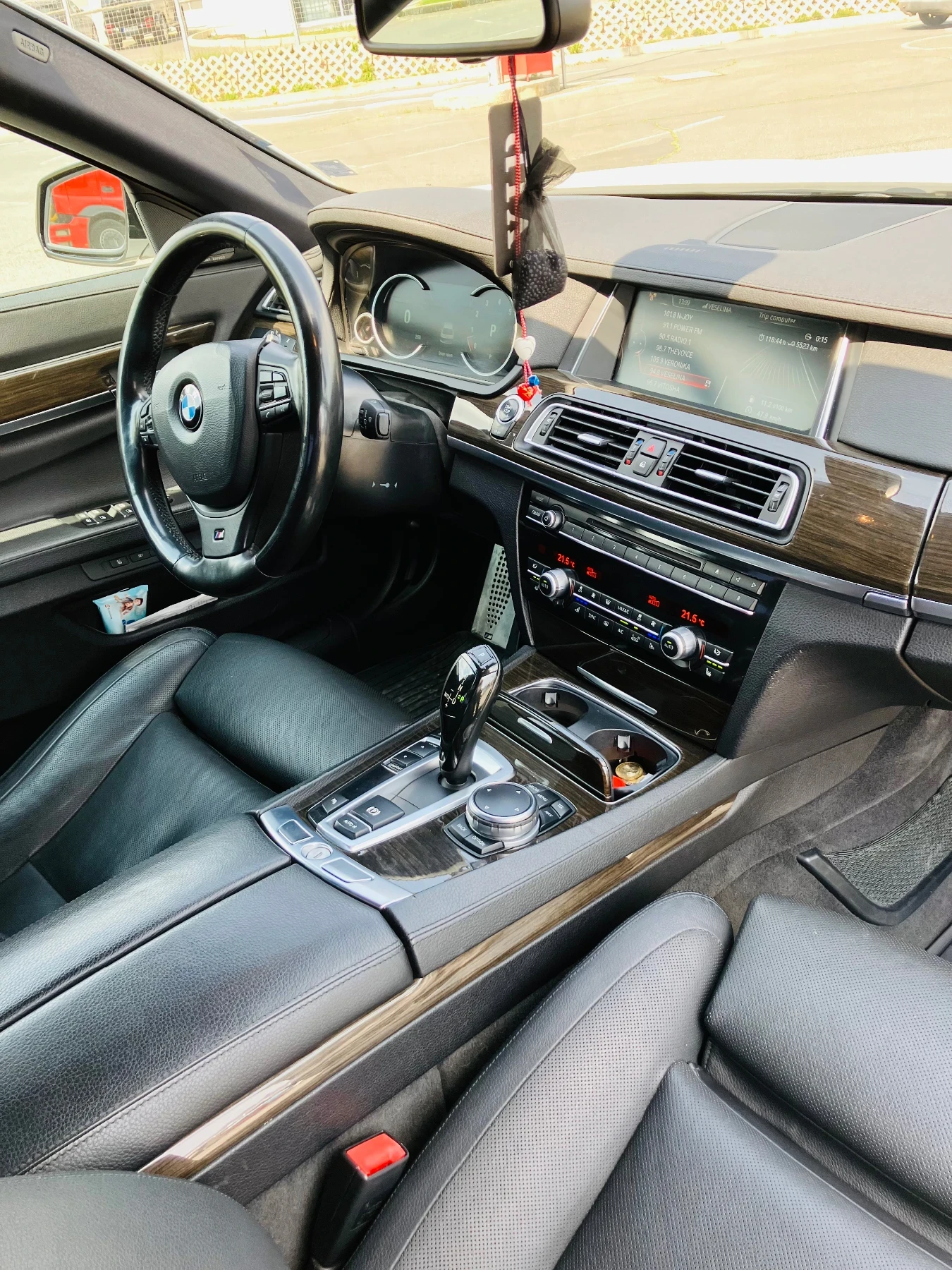 BMW 740 М Пакет, снимка 14 - Автомобили и джипове - 54480995