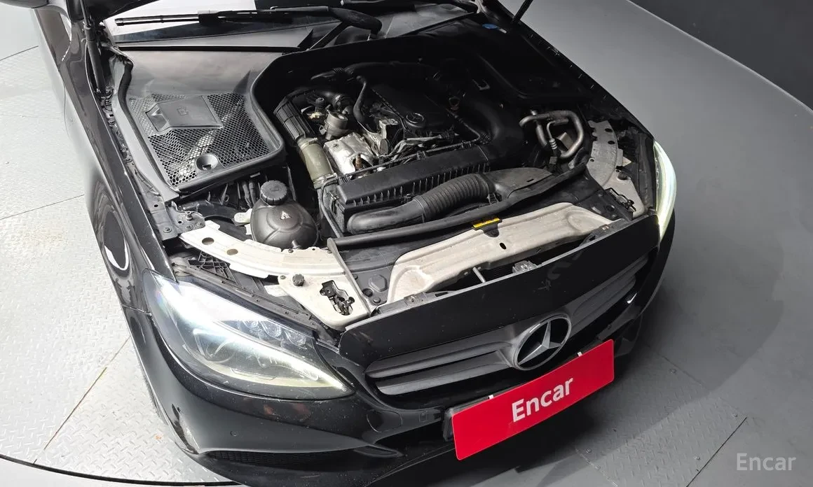 Mercedes-Benz C 200, снимка 4 - Автомобили и джипове - 56360635