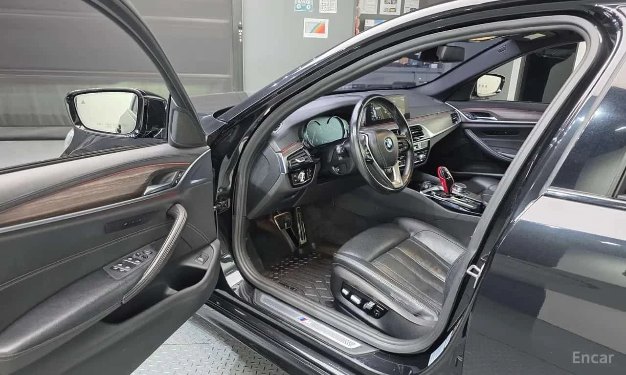 BMW 520 d xDrive M Sport Package Plus, снимка 10 - Автомобили и джипове - 56365362