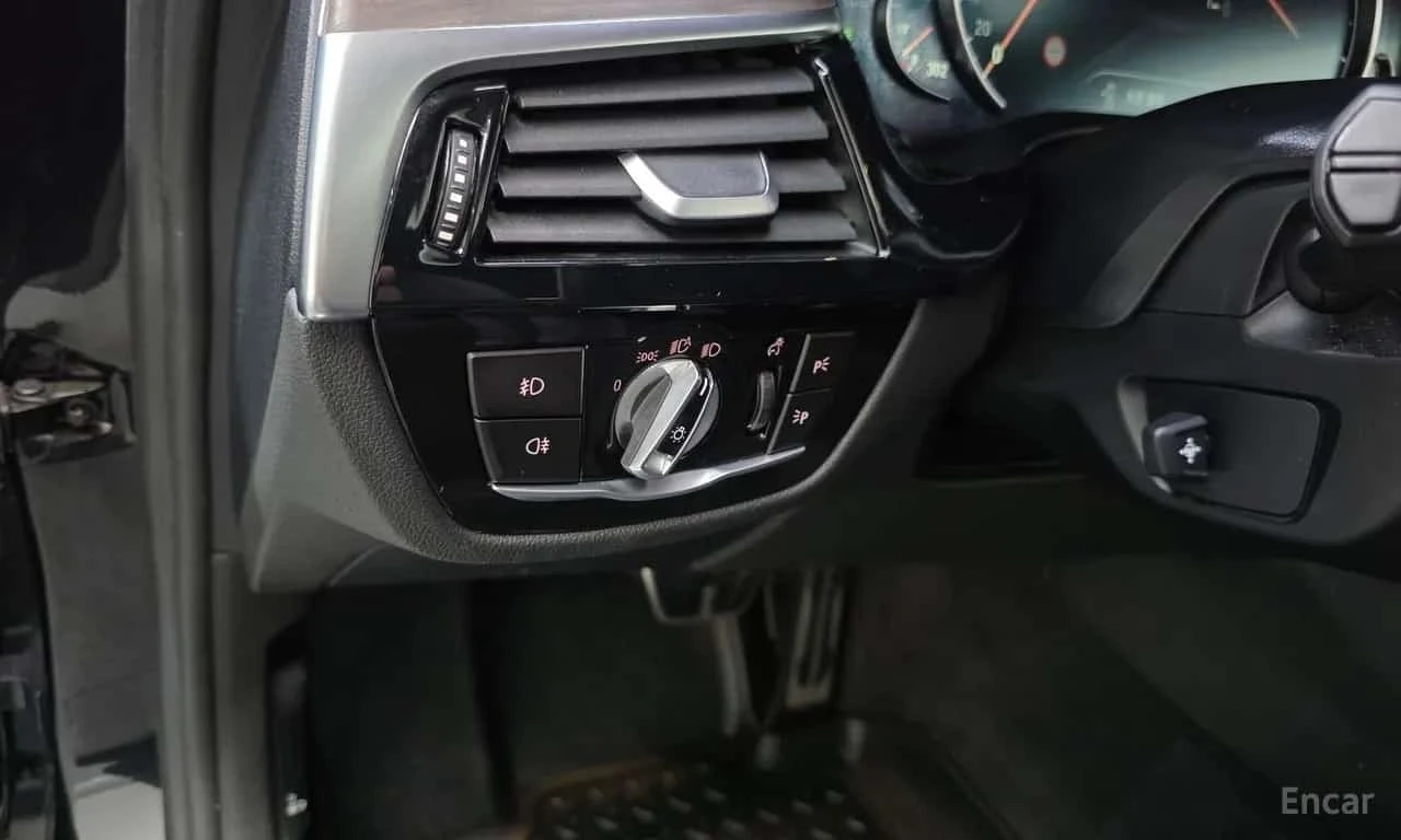 BMW 520 d xDrive M Sport Package Plus, снимка 14 - Автомобили и джипове - 56365362