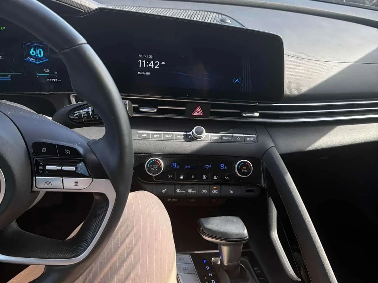 Hyundai Elantra, снимка 9 - Автомобили и джипове - 56684660