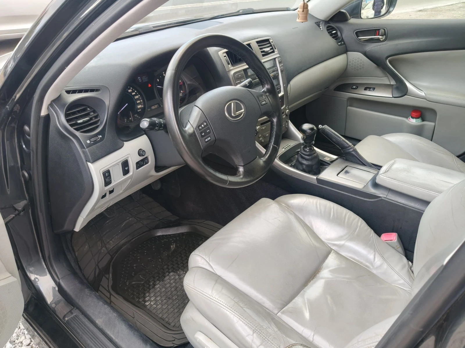 Lexus IS 220d, снимка 9 - Автомобили и джипове - 56717568