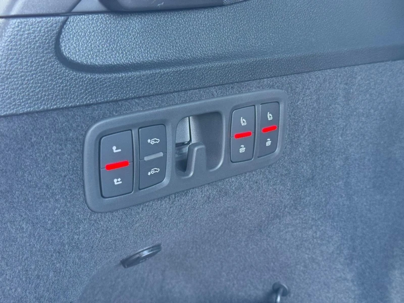 Audi SQ7 4.0 TFSI/FACELIFT/CARBON/S-SEATS/B&O/PANO/7-МЕСТЕН, снимка 17 - Автомобили и джипове - 51534824