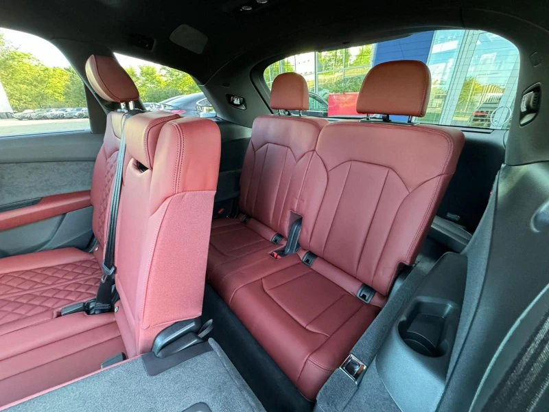 Audi SQ7 4.0 TFSI/FACELIFT/CARBON/S-SEATS/B&O/PANO/7-МЕСТЕН, снимка 16 - Автомобили и джипове - 51534824