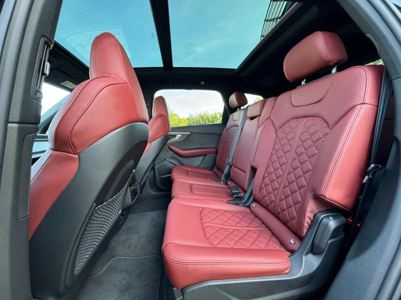 Audi SQ7 4.0 TFSI/FACELIFT/CARBON/S-SEATS/B&O/PANO/7-МЕСТЕН, снимка 14 - Автомобили и джипове - 51534824
