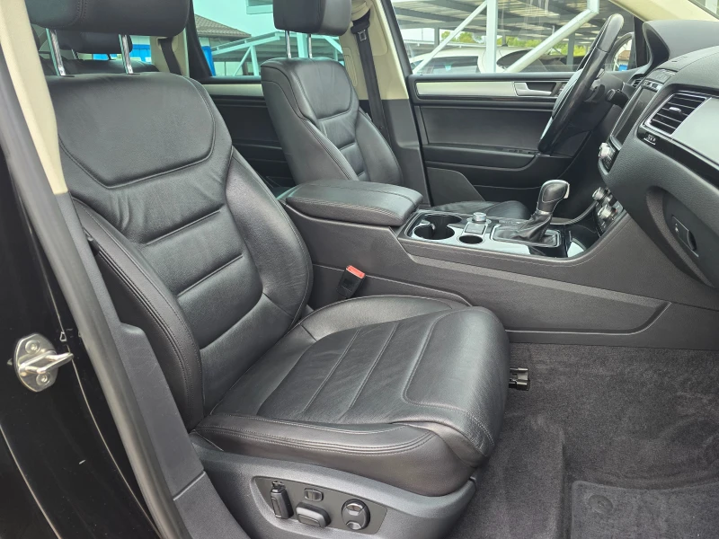 VW Touareg 3.0TDI  262КС ! ! НАВИГАЦИЯ ! ! АВТОМАТИК, снимка 10 - Автомобили и джипове - 51876440