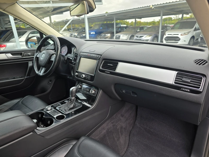 VW Touareg 3.0TDI  262КС ! ! НАВИГАЦИЯ ! ! АВТОМАТИК, снимка 9 - Автомобили и джипове - 51876440