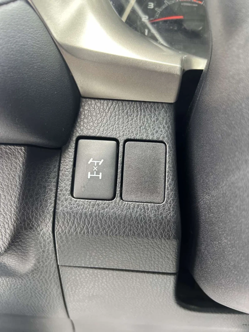 Toyota Rav4 2.0 Diesel 124 * 4x4 * CAMERA * NAVI * , снимка 12 - Автомобили и джипове - 53183603