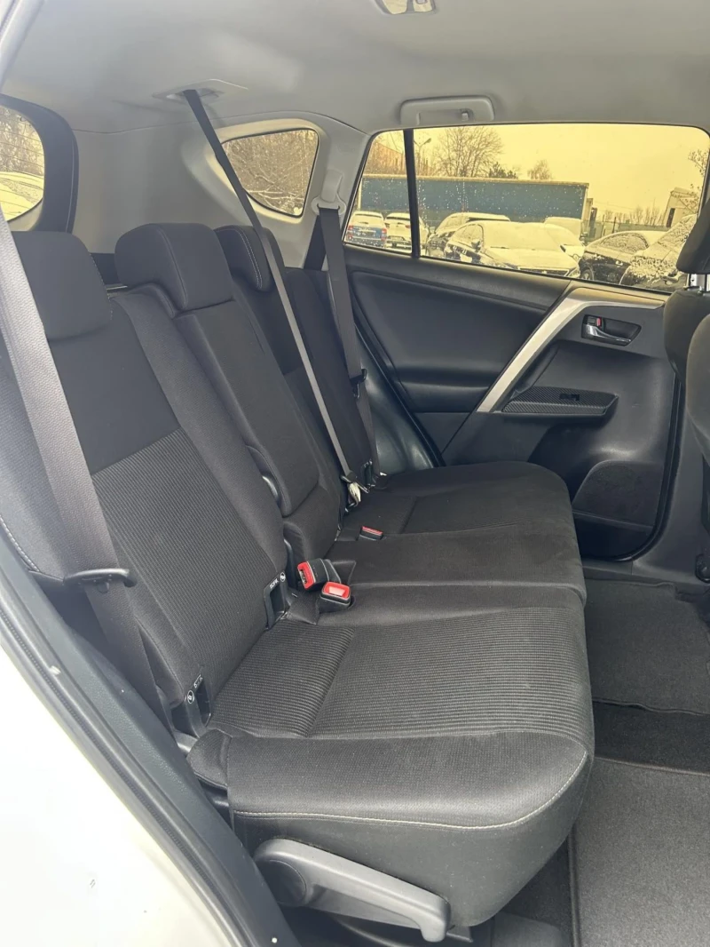 Toyota Rav4 2.0 Diesel 124 * 4x4 * CAMERA * NAVI * , снимка 15 - Автомобили и джипове - 53183603