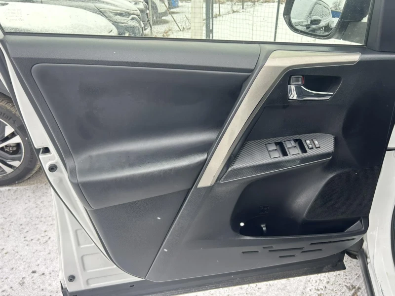 Toyota Rav4 2.0 Diesel 124 * 4x4 * CAMERA * NAVI * , снимка 7 - Автомобили и джипове - 53183603