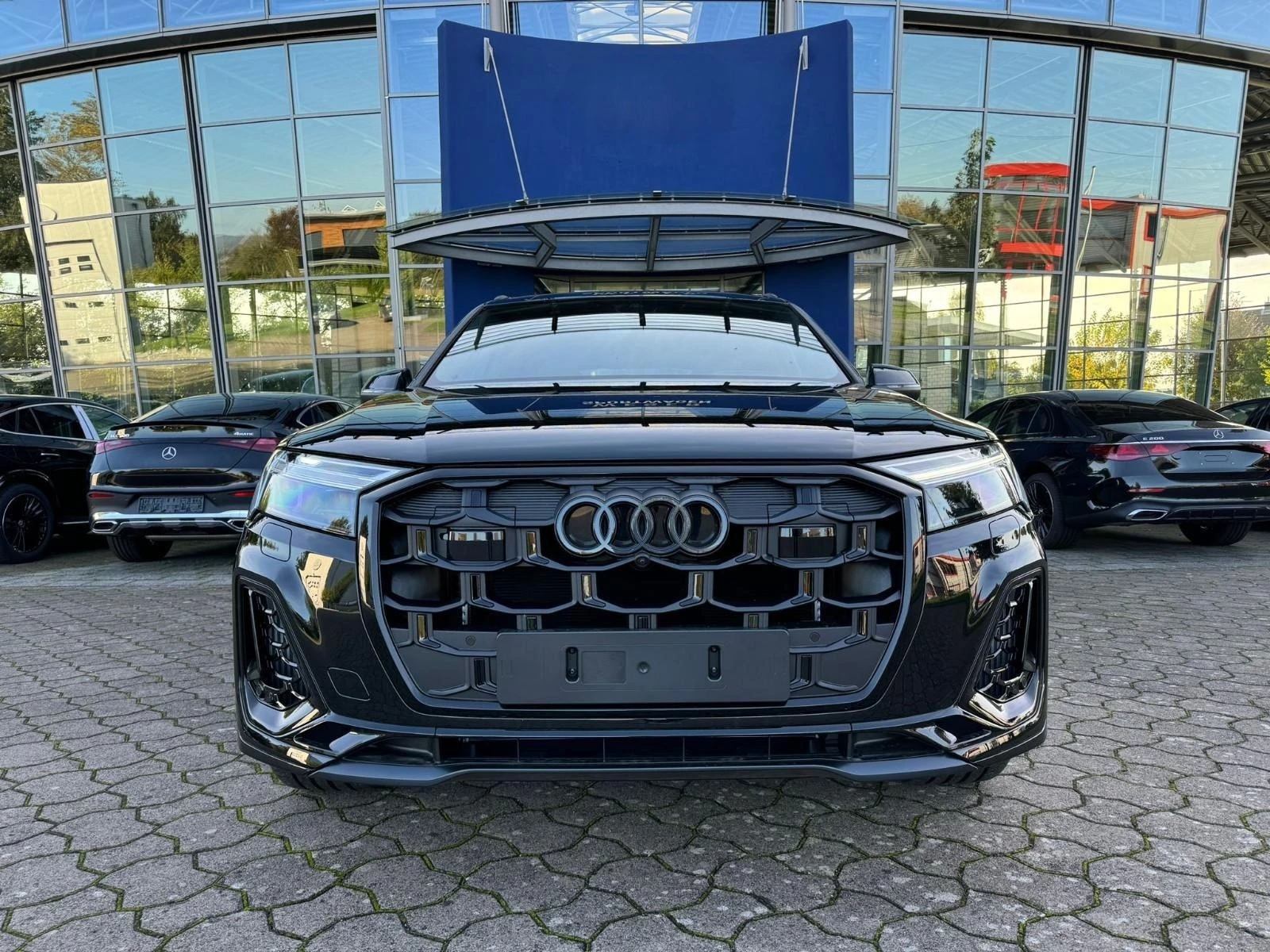 Audi SQ7 4.0 TFSI/FACELIFT/CARBON/S-SEATS/B&O/PANO/7-МЕСТЕН - изображение 2