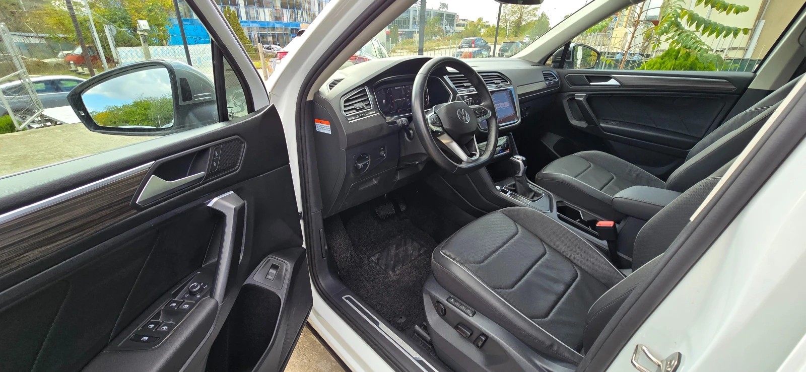 VW Tiguan Allspace 2.0 I R-LINE 15 000 КМ!!! | Mobile.bg — изображение 8