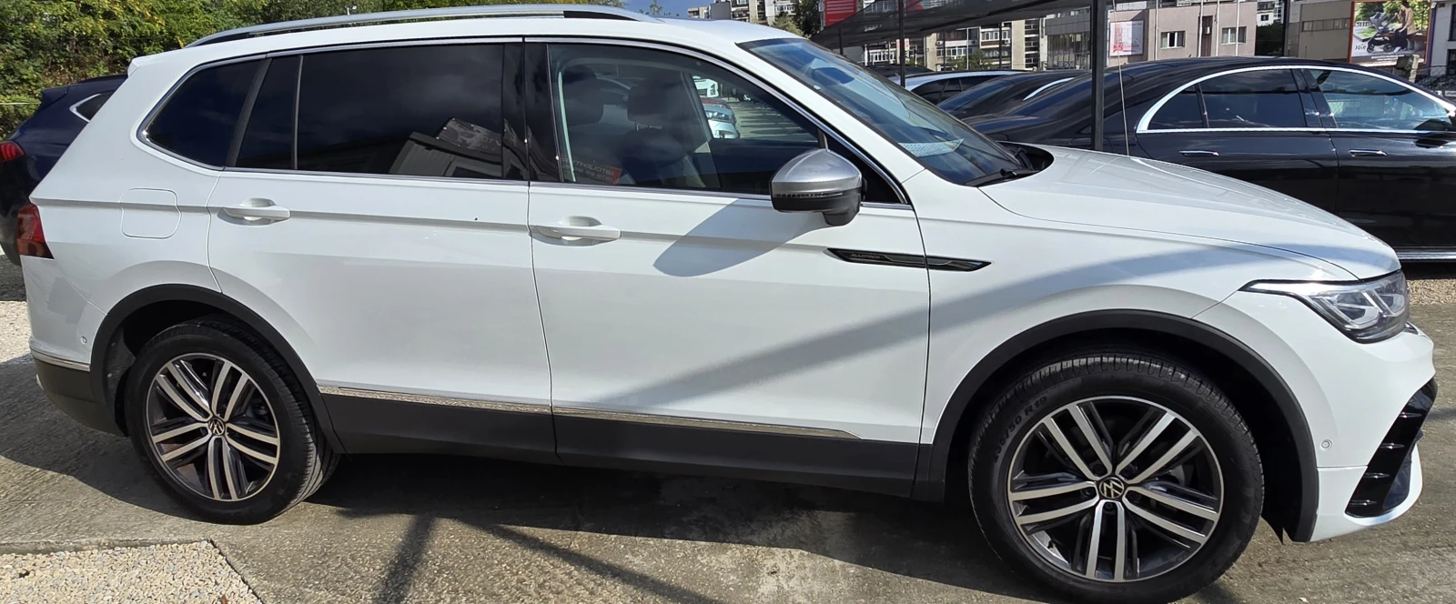 VW Tiguan Allspace 2.0 I R-LINE 15 000 КМ!!! | Mobile.bg — изображение 4