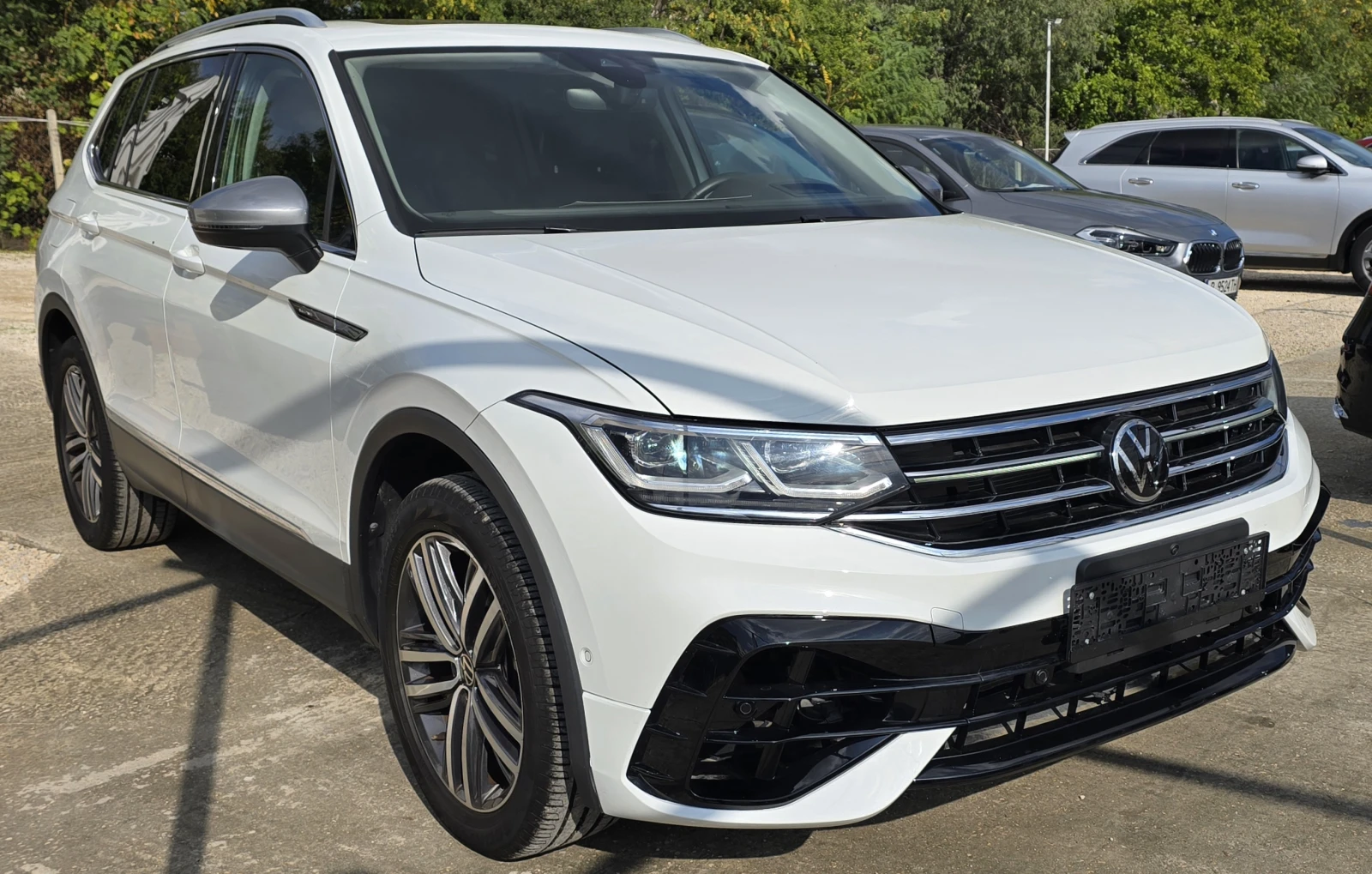 VW Tiguan Allspace 2.0 I R-LINE 15 000 КМ!!! | Mobile.bg — изображение 3