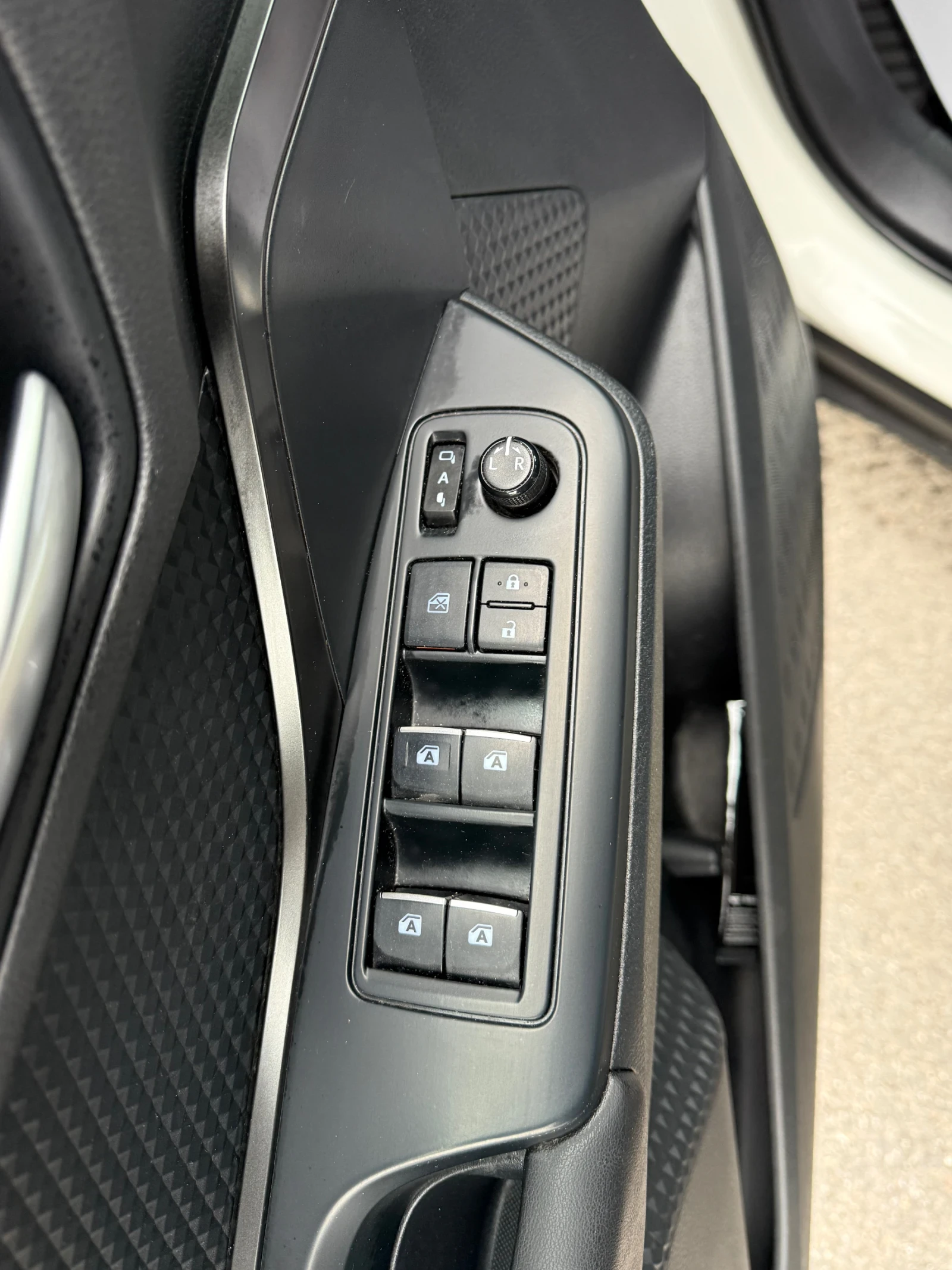 Toyota C-HR 1.8, снимка 11 - Автомобили и джипове - 53851984