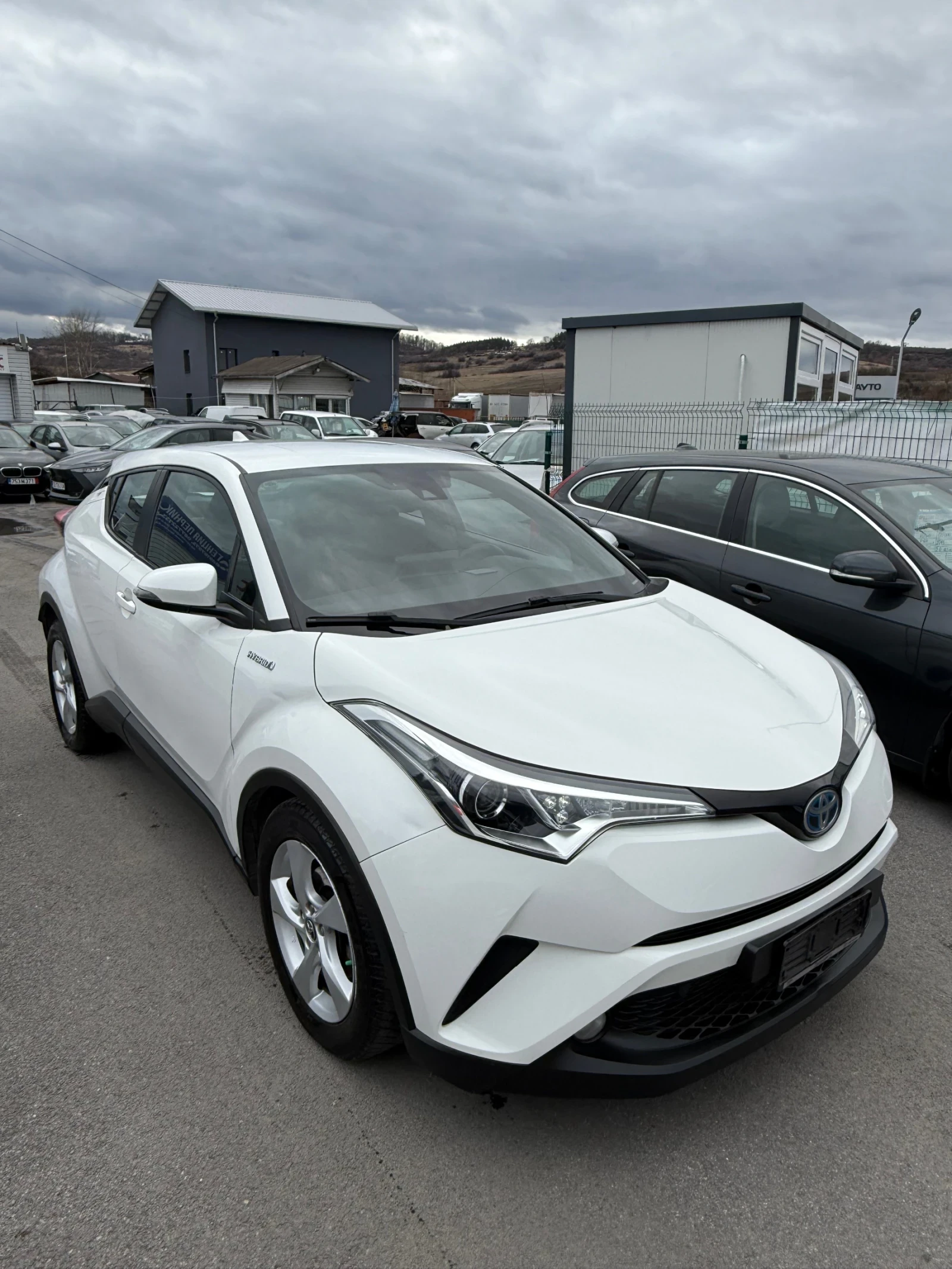 Toyota C-HR 1.8, снимка 3 - Автомобили и джипове - 53851984