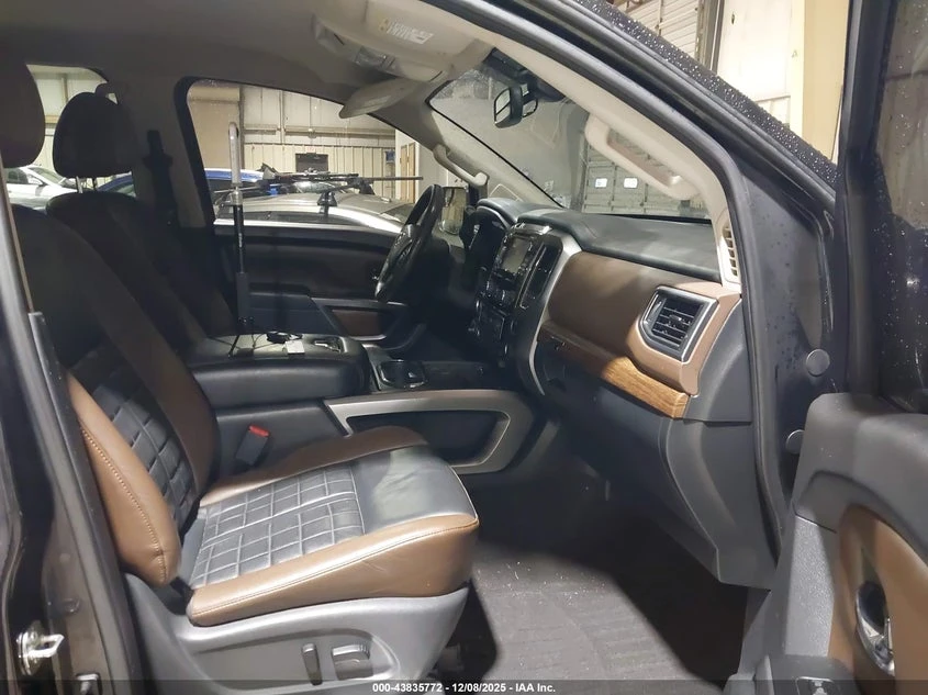 Nissan Titan crew cab 5.6l Titan Platinum Reserve - изображение 5