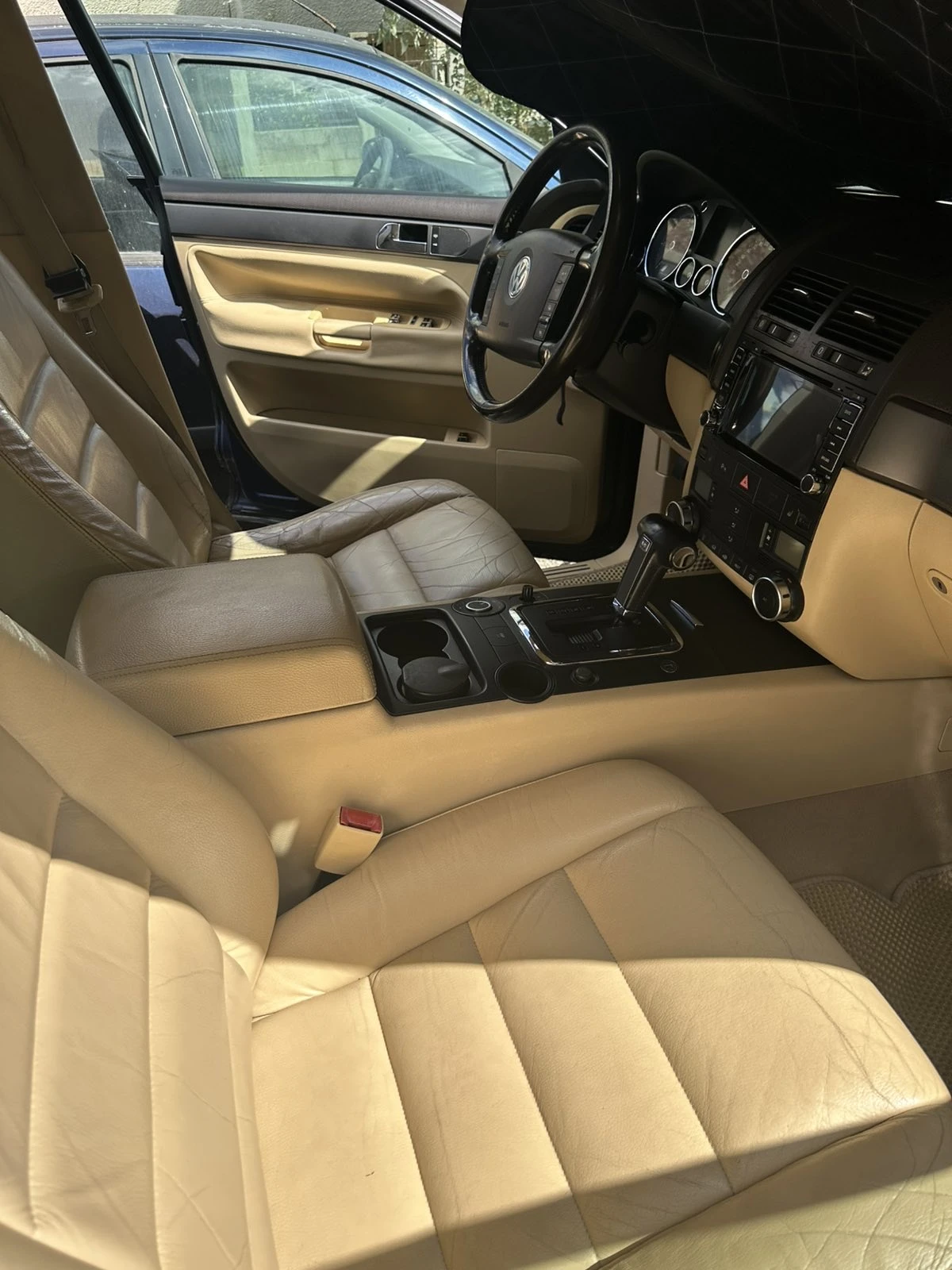 VW Touareg, снимка 8 - Автомобили и джипове - 56071105