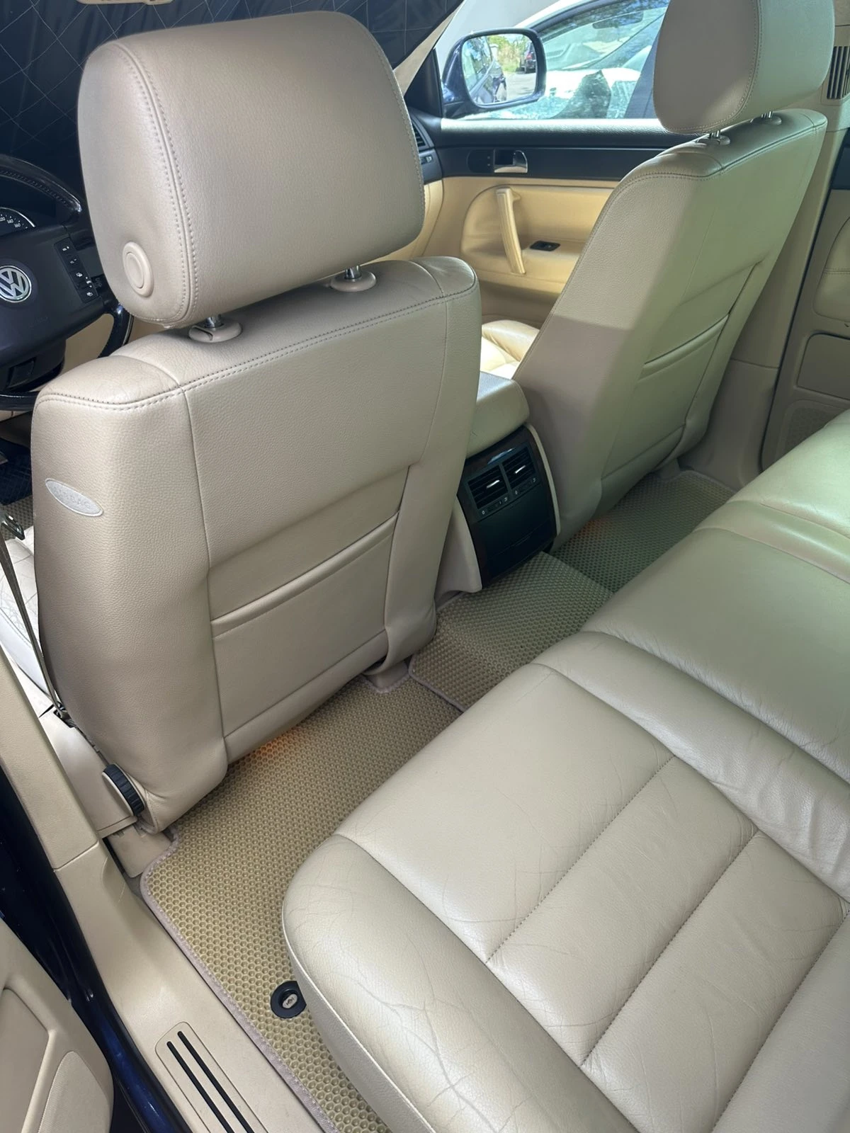 VW Touareg, снимка 4 - Автомобили и джипове - 56071105