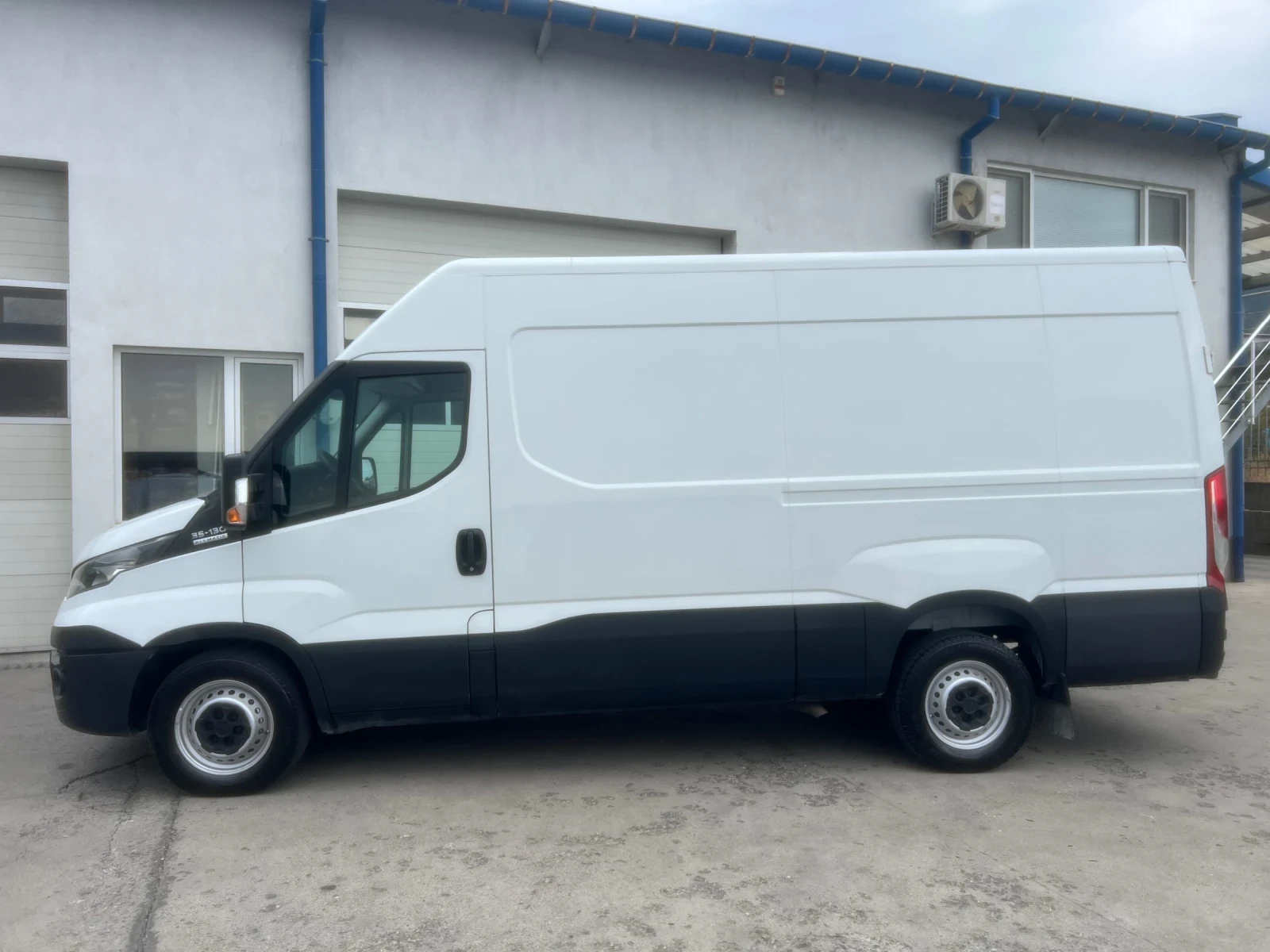 Iveco Daily Hi-Matic / Климатроник / 2 броя, снимка 4 - Бусове и автобуси - 55902020