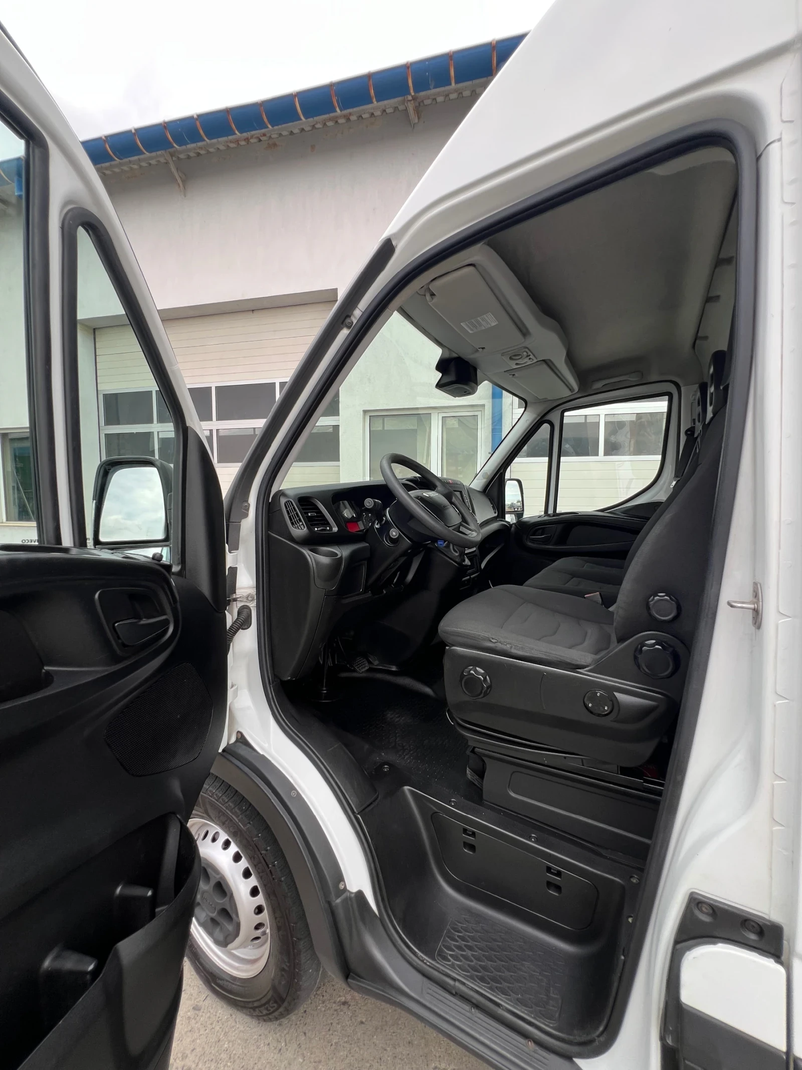 Iveco Daily Hi-Matic / Климатроник / 2 броя, снимка 13 - Бусове и автобуси - 55902020