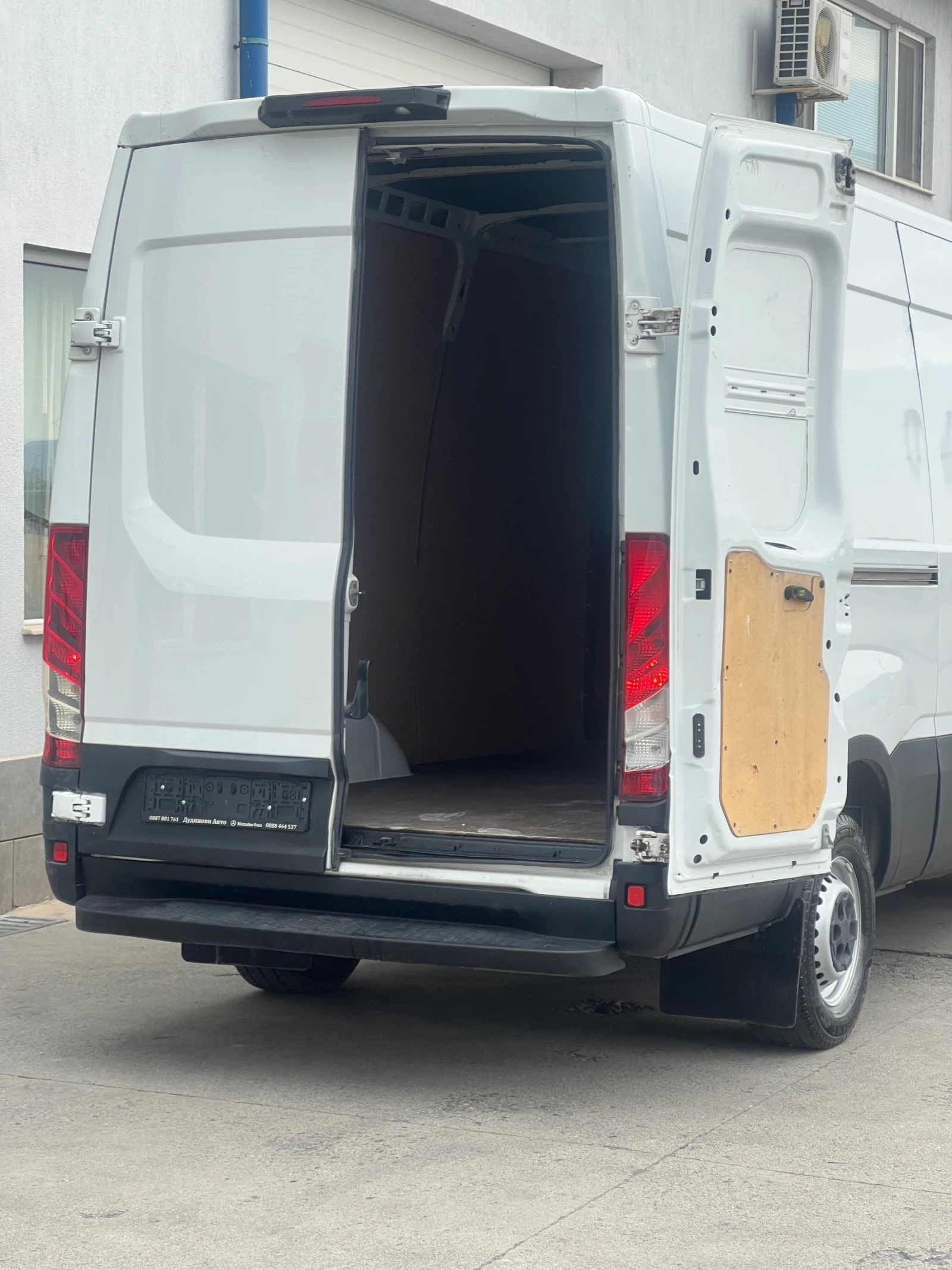 Iveco Daily Hi-Matic / Климатроник / 2 броя, снимка 6 - Бусове и автобуси - 55902020