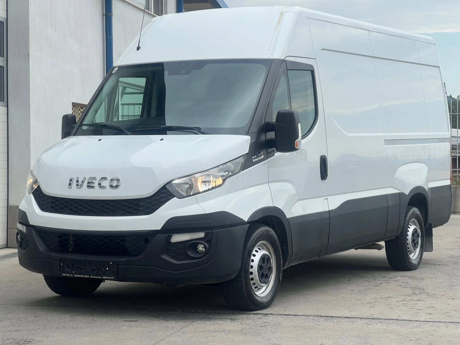 Iveco Daily Hi-Matic / Климатроник / 2 броя, снимка 3 - Бусове и автобуси - 55902020