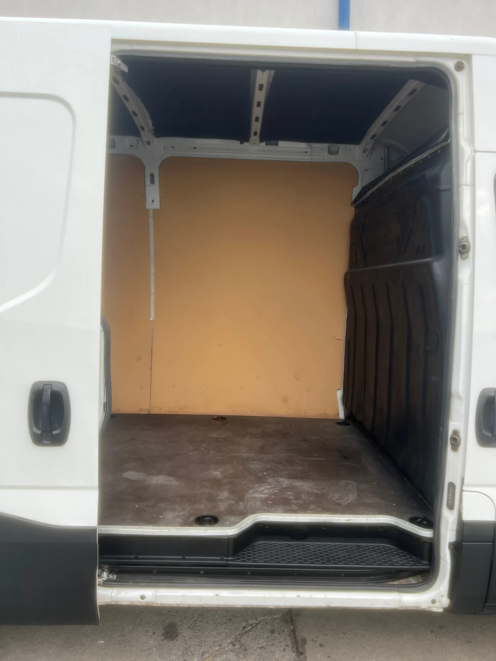 Iveco Daily Hi-Matic / Климатроник / 2 броя, снимка 9 - Бусове и автобуси - 55902020