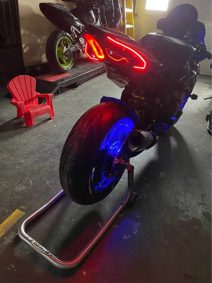 Yamaha YZF-R1 * M CARBON* CARFAX * БЕЗ ПЪРВОНАЧАЛНА ВНОСКА, снимка 5 - Мотоциклети и мототехника - 52974430