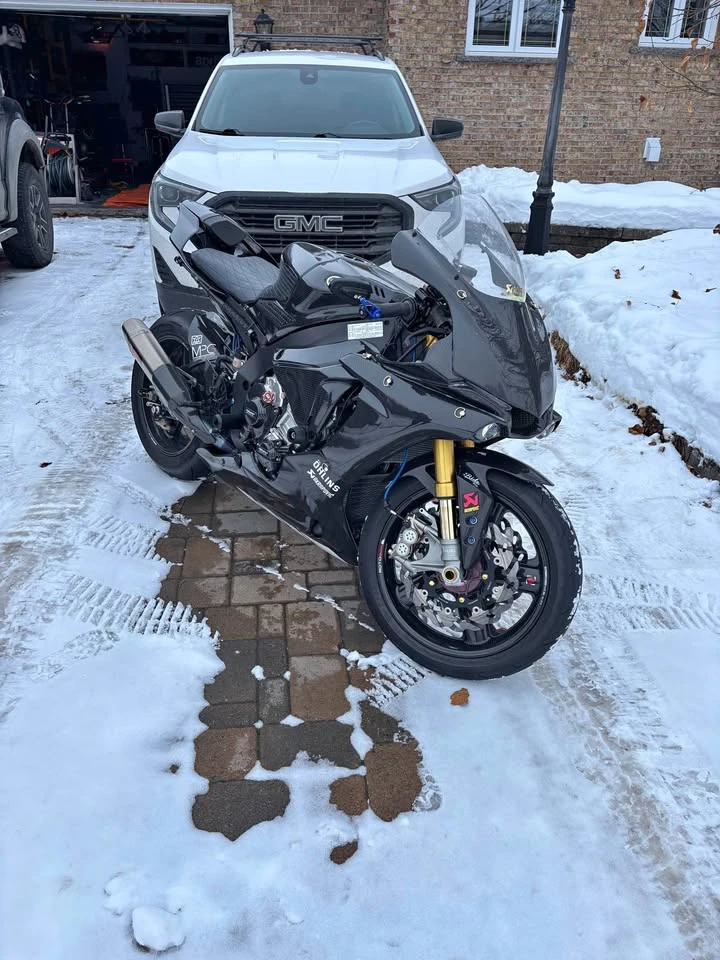 Yamaha YZF-R1 * M CARBON* CARFAX * БЕЗ ПЪРВОНАЧАЛНА ВНОСКА, снимка 2 - Мотоциклети и мототехника - 52974430