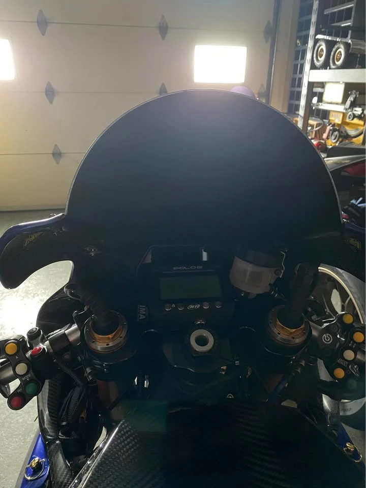 Yamaha YZF-R1 * M CARBON* CARFAX * БЕЗ ПЪРВОНАЧАЛНА ВНОСКА, снимка 4 - Мотоциклети и мототехника - 52974430