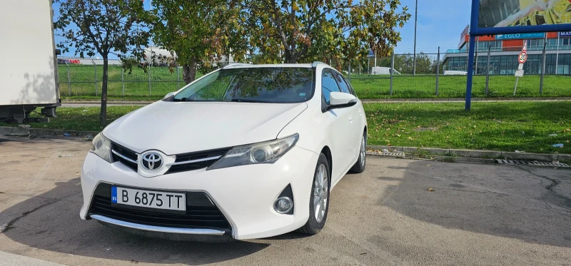 Toyota Auris 2.0 D4D, снимка 2 - Автомобили и джипове - 47578909