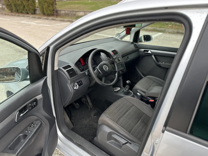 VW Touran 1.9TDI, снимка 8 - Автомобили и джипове - 48541086