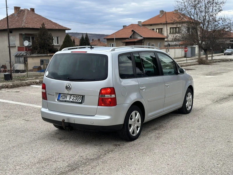 VW Touran 1.9TDI, снимка 5 - Автомобили и джипове - 48541086