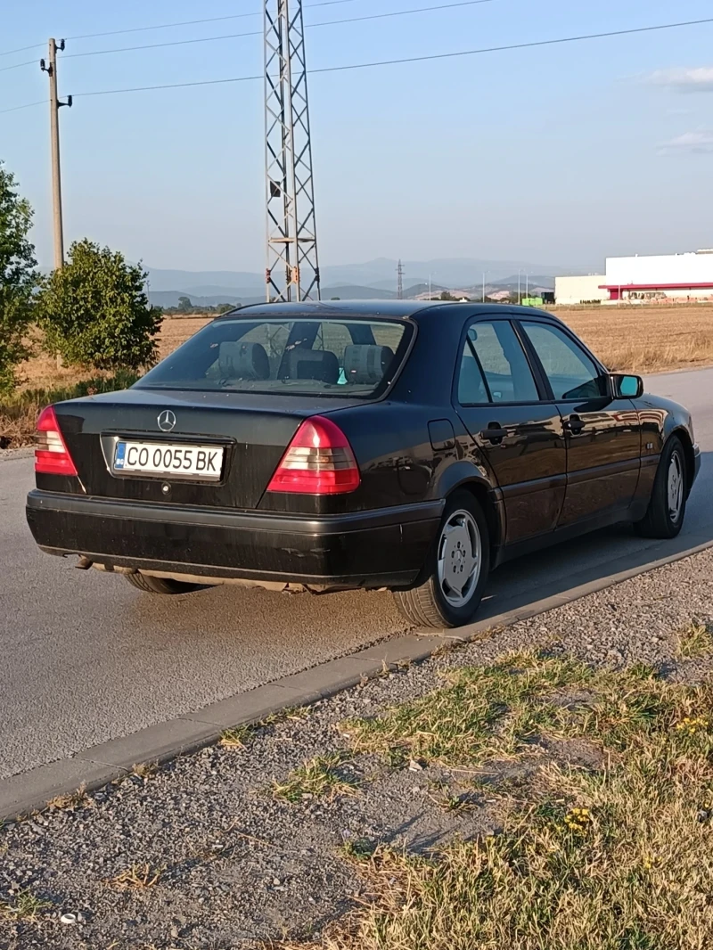 Mercedes-Benz C 180, снимка 4 - Автомобили и джипове - 51977833