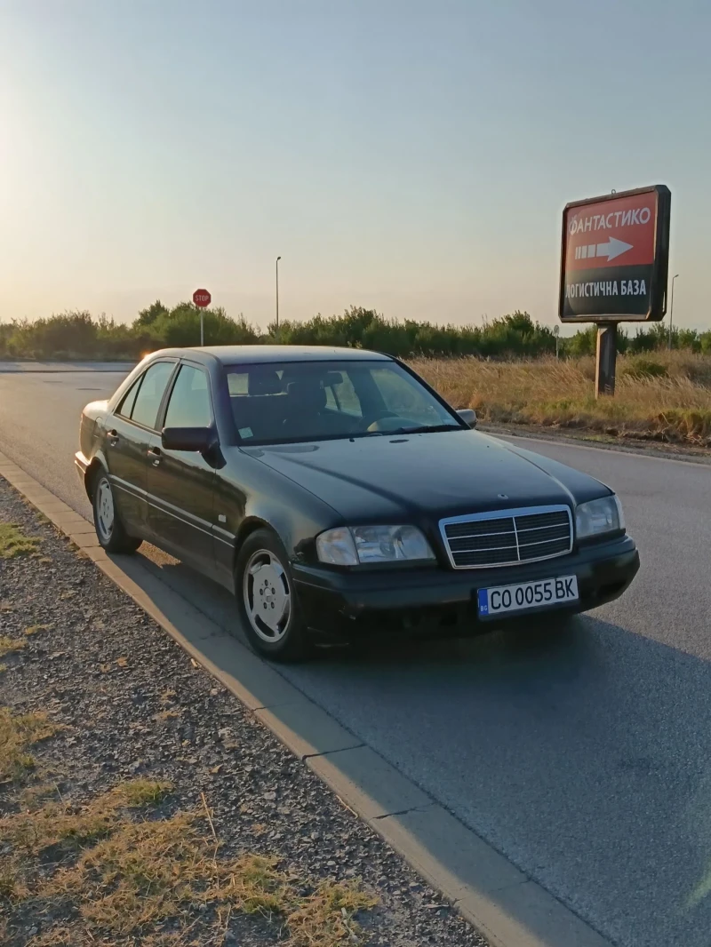 Mercedes-Benz C 180, снимка 3 - Автомобили и джипове - 51977833