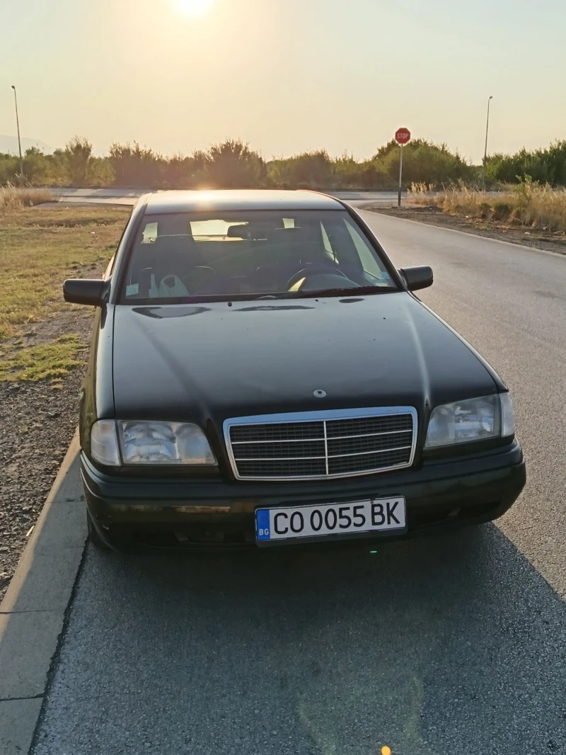 Mercedes-Benz C 180, снимка 2 - Автомобили и джипове - 51977833
