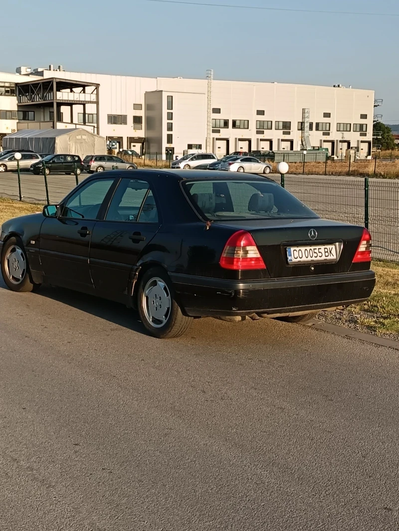 Mercedes-Benz C 180, снимка 5 - Автомобили и джипове - 51977833