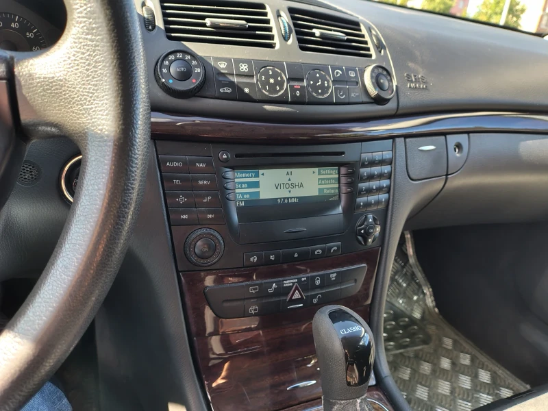 Mercedes-Benz E 240 E 240 T 4 matic, снимка 7 - Автомобили и джипове - 52295937
