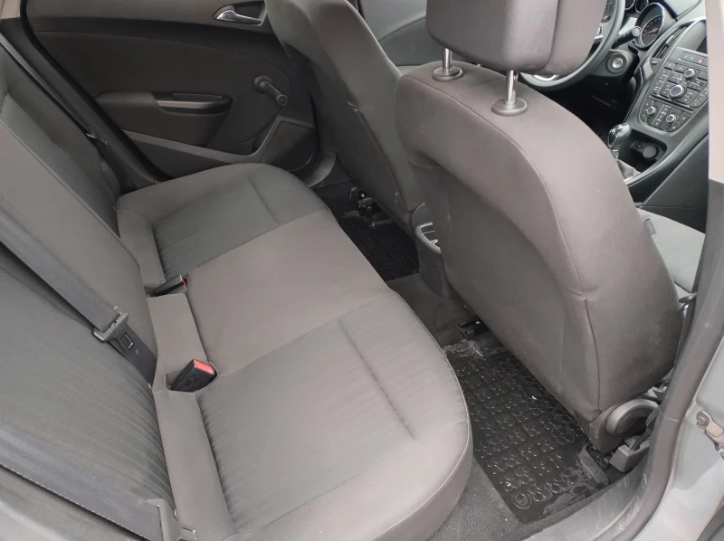 Opel Astra J 1.6 LPG, снимка 9 - Автомобили и джипове - 52680711