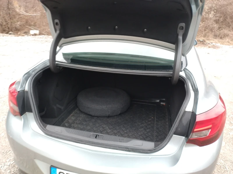 Opel Astra J 1.6 LPG, снимка 8 - Автомобили и джипове - 52680711