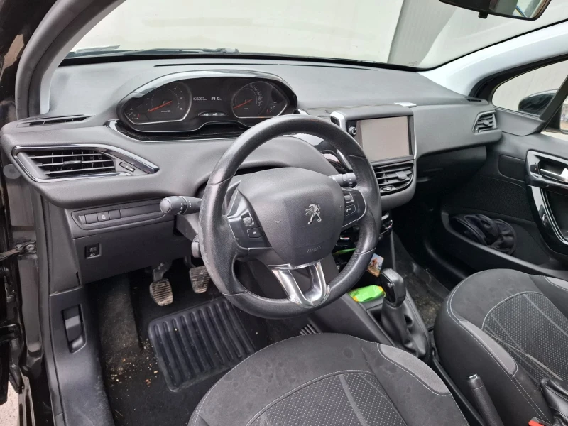 Peugeot 208 1.4Hdi, снимка 7 - Автомобили и джипове - 53405623