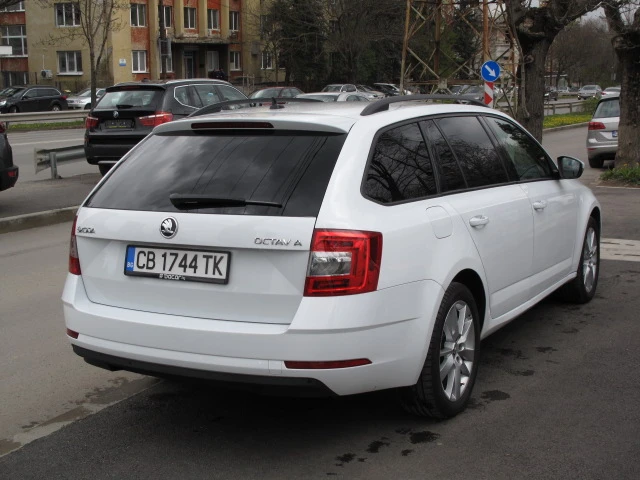 Skoda Octavia 2.0TDI Automatic, снимка 3 - Автомобили и джипове - 48753744