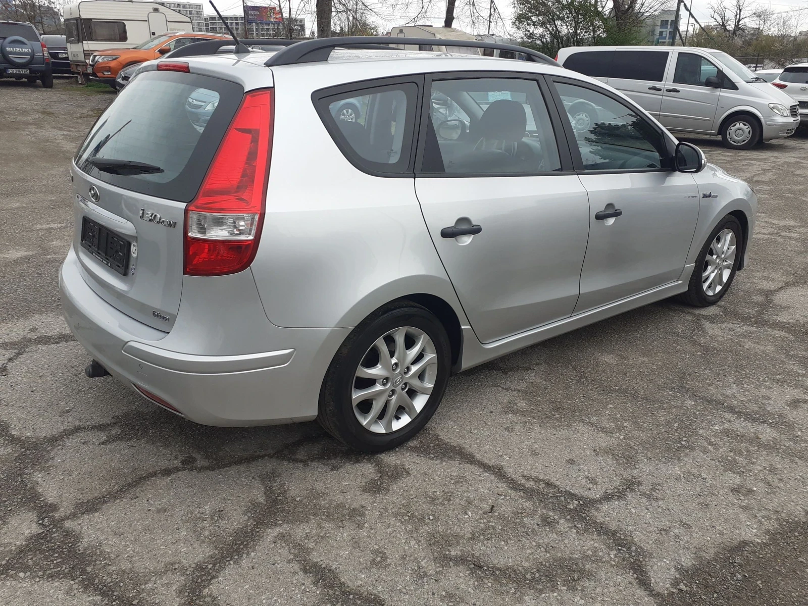 Hyundai I30 1.6 PREMIUM EDITION като нова  - изображение 4