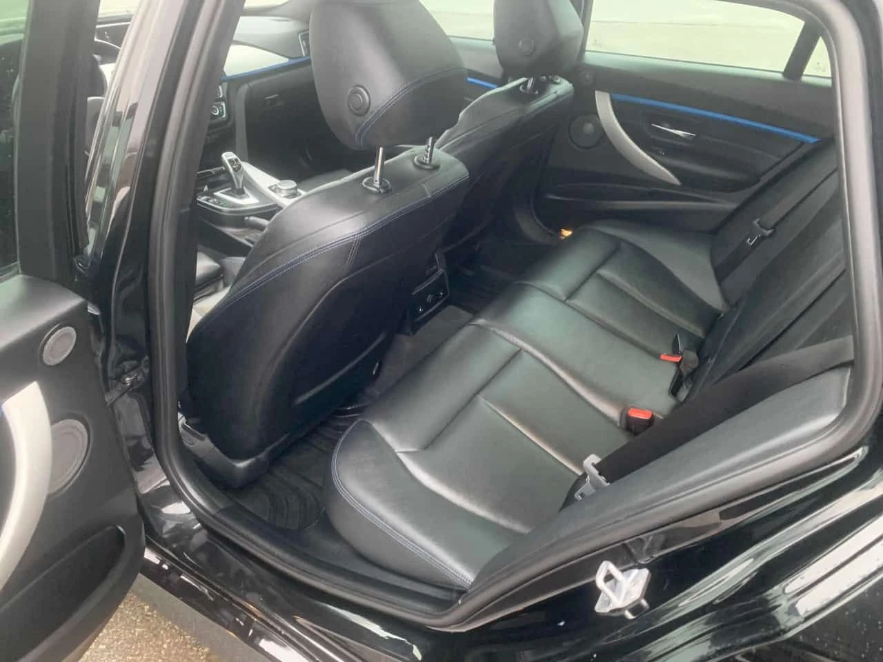 BMW 330 330i xDrive  CARFAX | Mobile.bg � ����������� 12