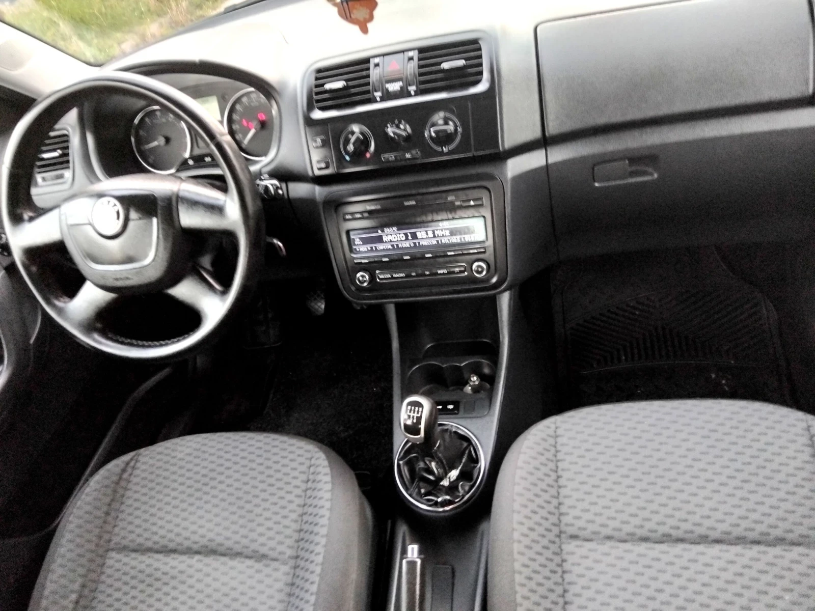 Skoda Fabia 1.2i.65k + КЛИМА + ГАЗОВ ИНЖЕКЦИОН. 2012г , снимка 11 - Автомобили и джипове - 54933341