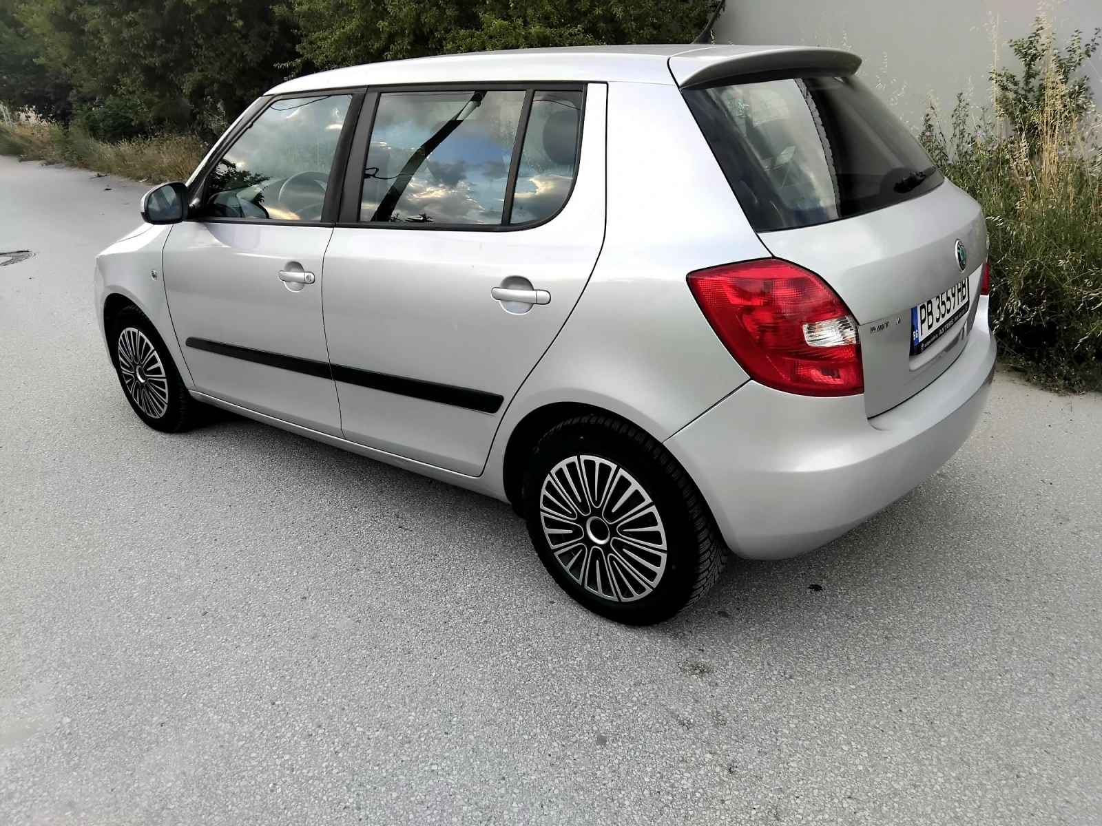 Skoda Fabia 1.2i.65k + КЛИМА + ГАЗОВ ИНЖЕКЦИОН. 2012г , снимка 14 - Автомобили и джипове - 54933341