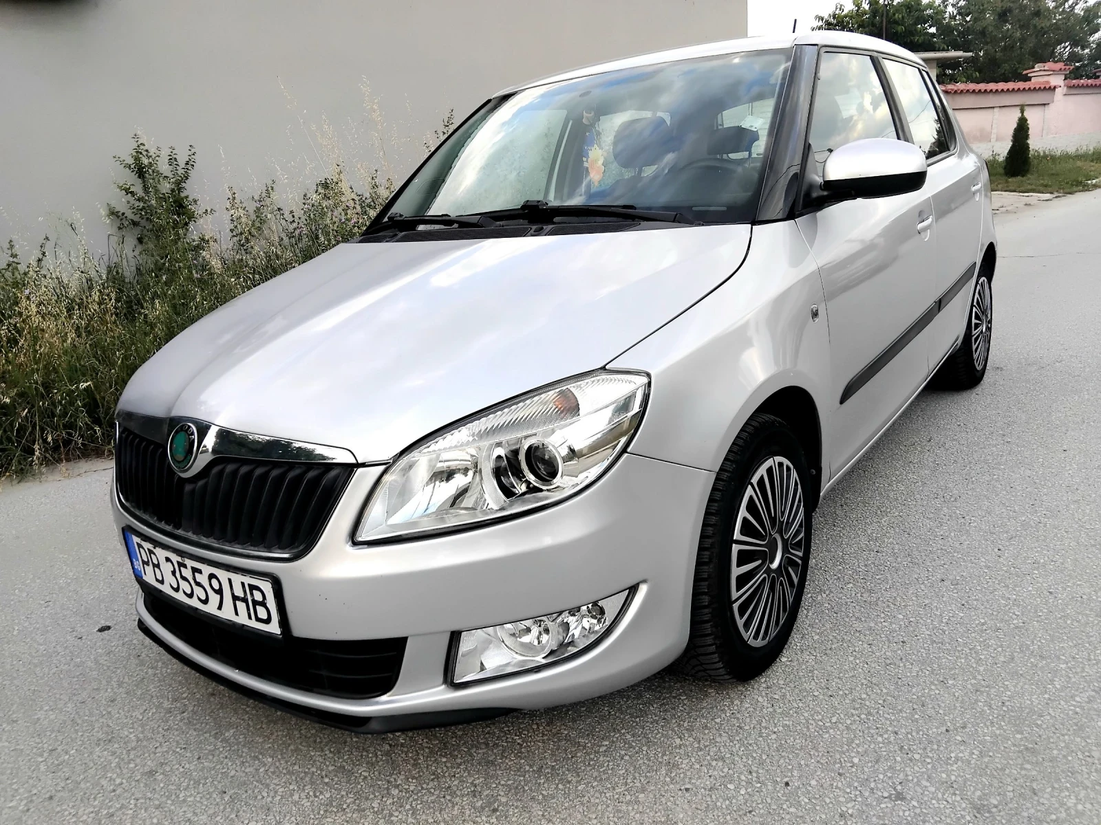 Skoda Fabia 1.2i.65k + КЛИМА + ГАЗОВ ИНЖЕКЦИОН. 2012г , снимка 13 - Автомобили и джипове - 54933341