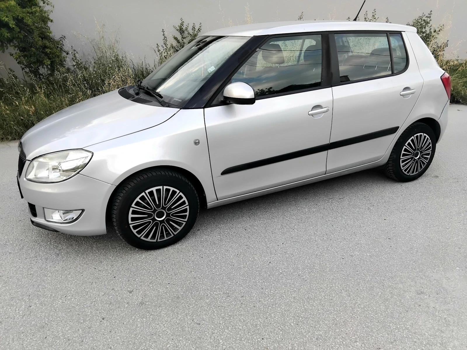 Skoda Fabia 1.2i.65k + КЛИМА + ГАЗОВ ИНЖЕКЦИОН. 2012г , снимка 5 - Автомобили и джипове - 54933341